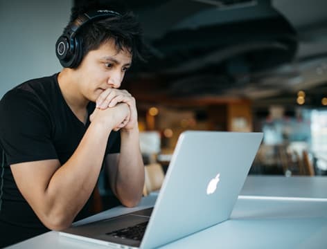 Participate in our curated, AI-powered, mock interviews, replicating those of major tech companies.